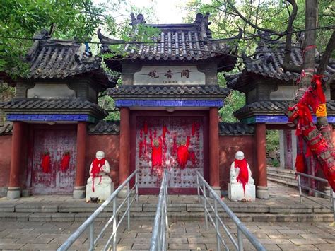  Binzhou Shengshui Templeı: Tarihi Bir Havada Ruhunuzu Yenileyin!