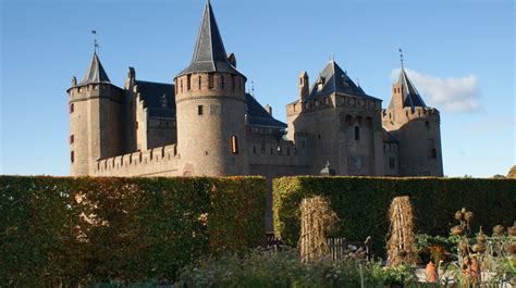  Château de Yèvre: Tarihi İzlerin ve Doğal Güzelliğin Harika Karışımı!