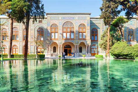  Golestan Palace: Bir Zaman Makinesinde Tarihi ve Mimarinin Buluştuğu Nokta!