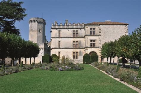  Le Château de Bourdeilles: Şık Gotik Mimari ve Tarihin İzinde Bir Yolculuk!