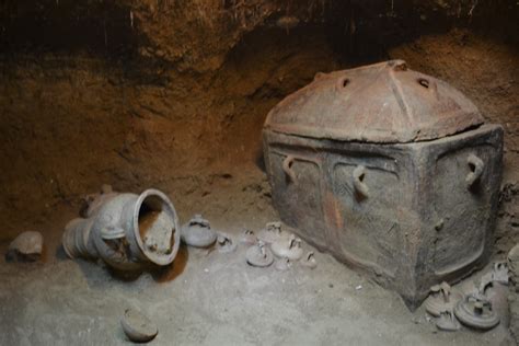 Liujiang Han Tomb - Gizemli Bir Zaman Kapsülü ve Çarpıcı Bir Arkeolojik Keşif!