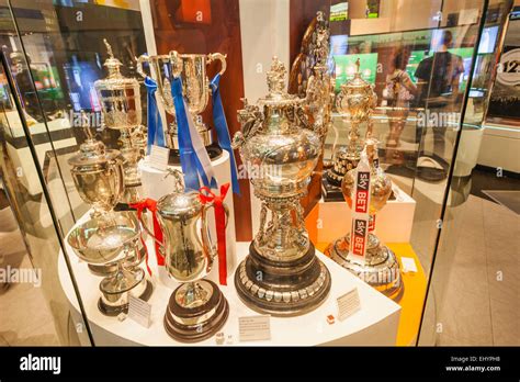  National Football Museum Şampiyonluk Kupaları ve Futbol Tarihi Hayranlarını Bekliyor!