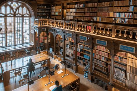  Oxford Bodleian Kütüphanesi: Tarihin ve Bilginin Gizemli Koridorları!