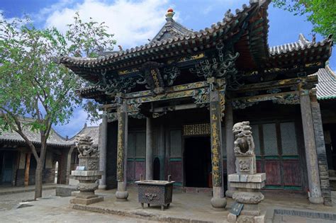 Qingxu Temple, Gökyüzüne Dokunan Bir İhtişam ve Tarihin Fısıltılarıyla Dolu!