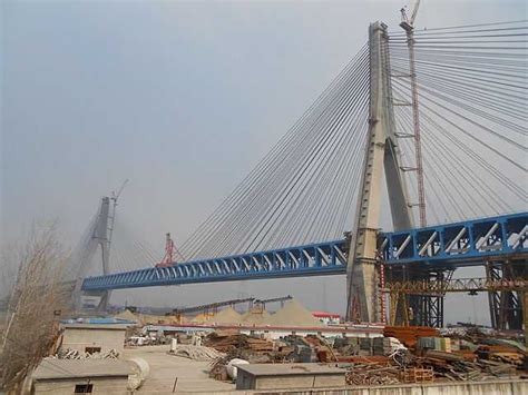 Tongling Yangtze River Bridge: Mimarlık Harikası ve Tarihin Tanığı!