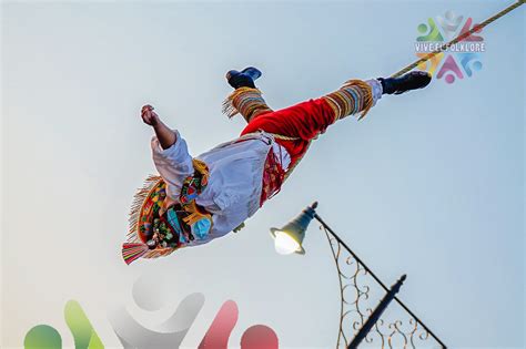 Voladores de Papantla: Görkemli Bir Uçuş Gösterisi ve Antik Dünyanın Gizemlerine Yolculuk!